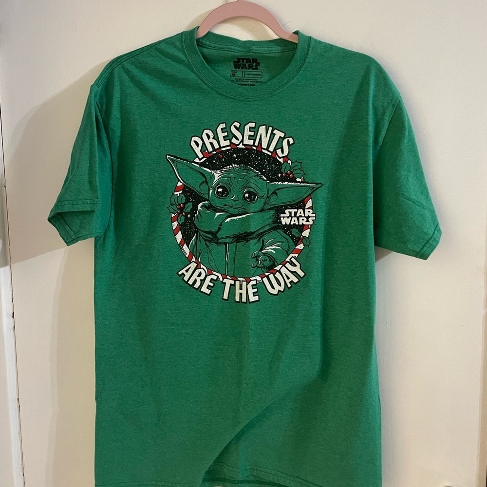 Star Wars Green Holiday Graphic Tee men’s size medium